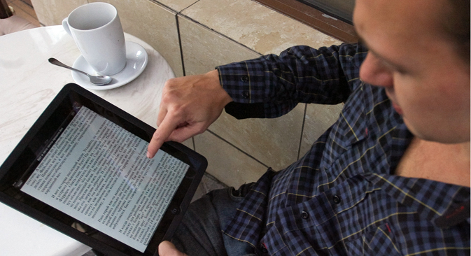 Avviata una campagna sociale online per sensibilizzare i lettori di e-book a non violare il copyright nei download dei libri (Foto: Itar-Tass)