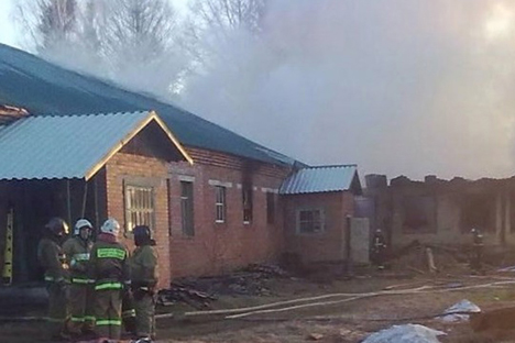 Il rogo nella clinica psichiatrica a Nord di Mosca si è sviluppato nel cuore della notte (Foto: Itar-Tass)