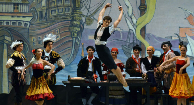 Vladimir Shkljarov nel balletto "Don Chisciotte" al Teatro Petruzzelli di Bari (Foto: Carlo Cofano/Teatro Petruzzelli)