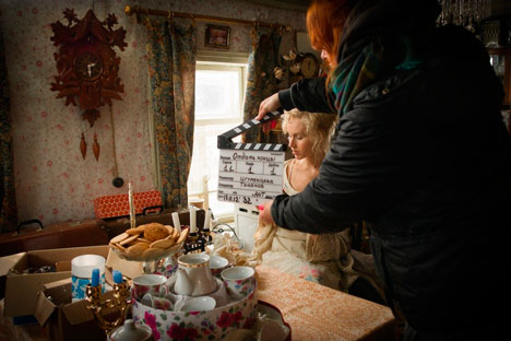La regista russa Taisia Igumentseva in azione (Fonte: Kinopoisk.ru)