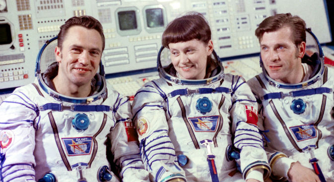 Al centro della foto, Svetlana Savitskaya, pilota e cosmonauta sovietica (Foto: Itar-Tass)
