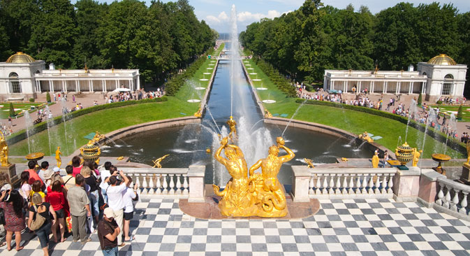 Peterhof, conosciuta anche come la Versailles russa, era la residenza estiva degli zar (Foto: Lori / Legion Media)