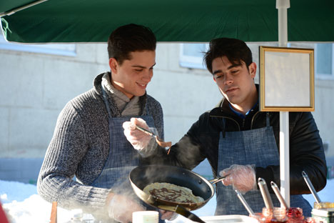 In un primo momento, i due francesi si erano messi in testa di fare frittelle con prodotti francesi, ma presto si resero conto che sarebbe stato troppo costoso (Foto: Ilona Golovina / RIA Novosti)
