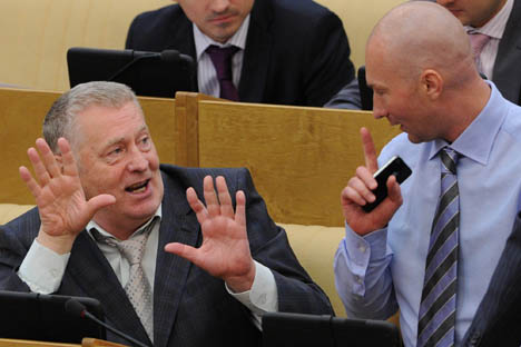 Il leader del Partito liberal-democratico russo Vladimir Zhirinovsky (a sinistra) e il vice presidente della Duma di Stato Igor Lebedev durante una sessione in Aula (Foto: RIA Novosti)