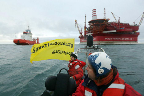Il 19 settembre 2013 un gruppo di attivisti di Greenpeace è stato fermato mentre cercava di assalire una piattaforma petrolifera di Gazprom che dovrebbe avviare delle trivellazioni nell'Artico (Foto: Greenpeace Russia)