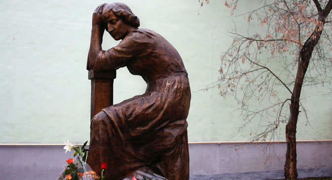 Una statua dedicata alla poetessa Marina Tsvetaeva (Foto: Ruslan Krivobok / Ria Novosti)