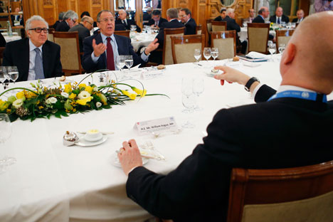 Al centro, il ministro russo degli Esteri Sergej Lavrov, intervenuto alla conferenza "Ginevra 2" (Foto: Reuters)