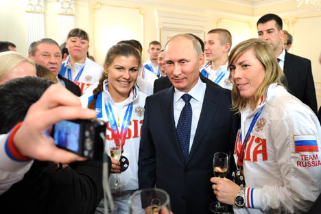 Nello sport, il presidente Vladimir Putin predilige un modello di “potere verticale”: gli atleti rispondono ai propri allenatori, i quali rispondono alle loro federazioni, che a loro volta rispondono al Ministero (Foto: Itar Tass)