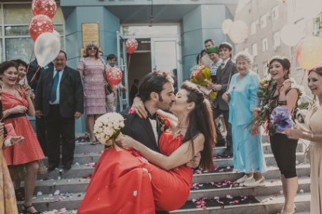 Matteo Belli, 29 anni, e Lily Zaripova, 31, si sono conosciuti in Russia durante un viaggio in moto on the road (Foto: archivio personale)