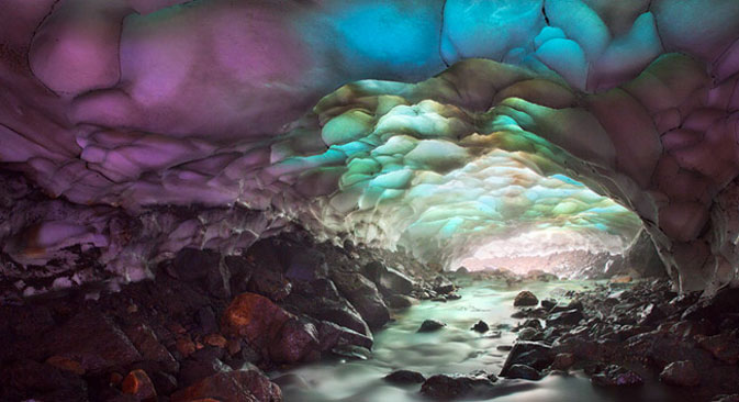 La grotta di ghiaccio della Kamchatka (Foto: Natalia Belentsova, Denis Budkov)