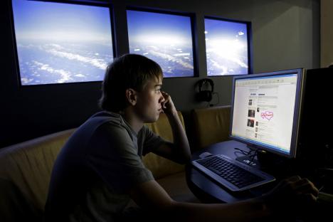I blogger russi continuano a discutere su Twitter di quanto sta accadendo in Ucraina (Foto: AP)