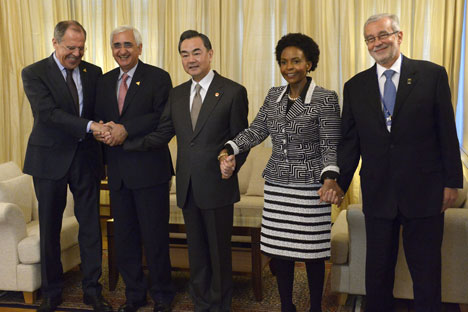 I Brics occupano più di un quarto del territorio del pianeta, ospitano più del 40 per cento della popolazione mondiale e dispongono di circa il 35 per cento delle riserve globali di valute estere (Foto: Eduard Pesov / RIA Novosti)