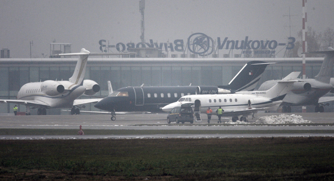Il velivolo si è schiantato contro uno spazzaneve durante la manovra di decollo nell’aeroporto moscovita di Vnukovo (Foto: Maksim Blinov / RIA Novosti)
