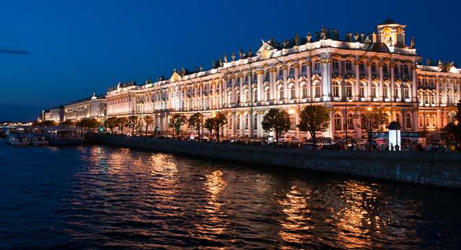 L'Ermitage visto dalla Neva (Foto: Shutterstock)