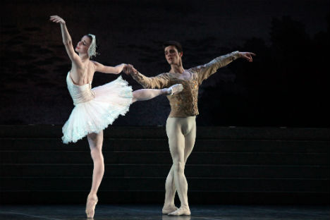  Natalia Osipova e Claudio Coviello nel balletto "Il Lago dei cigni" al Teatro alla Scala (Foto: Brescia/Amisano)