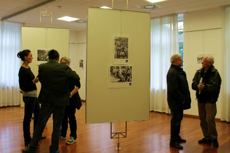 Visitatori alla mostra (Foto: Maria Pruss)