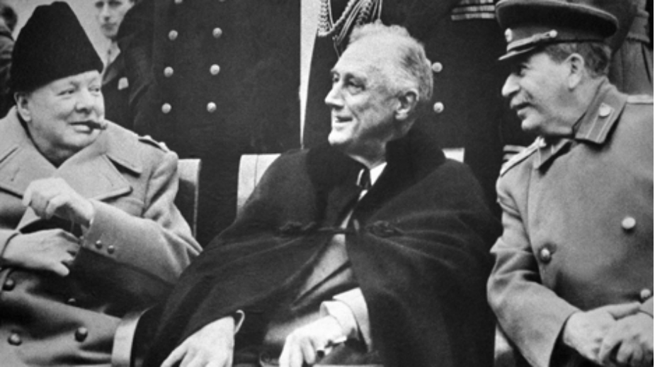 Churchill, Roosevelt e Stalin a Yalta (Foto: Tass)