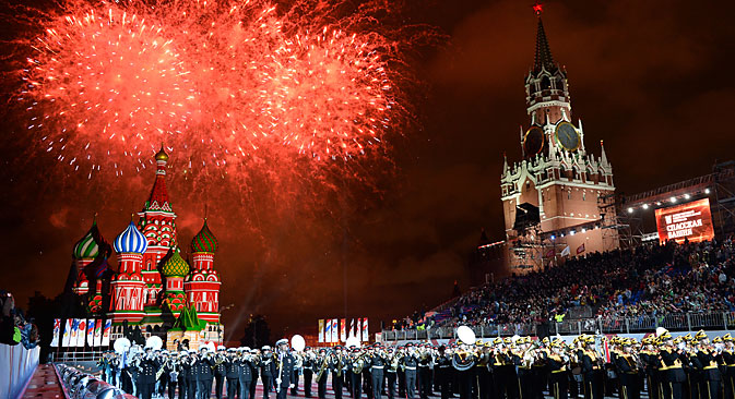 Fuochi d'artificio in Piazza Rossa per il Festival Spasskaya Bashnya (Foto: Maksim Blinov / Ria Novosti)