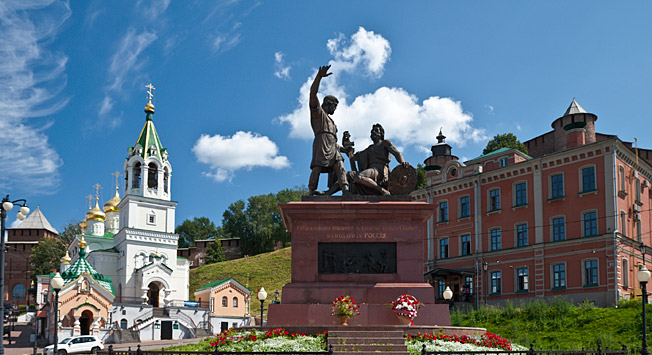 Le monument à Kouzma Minine et Dmitri Pojarski à Nijni Novgorod.