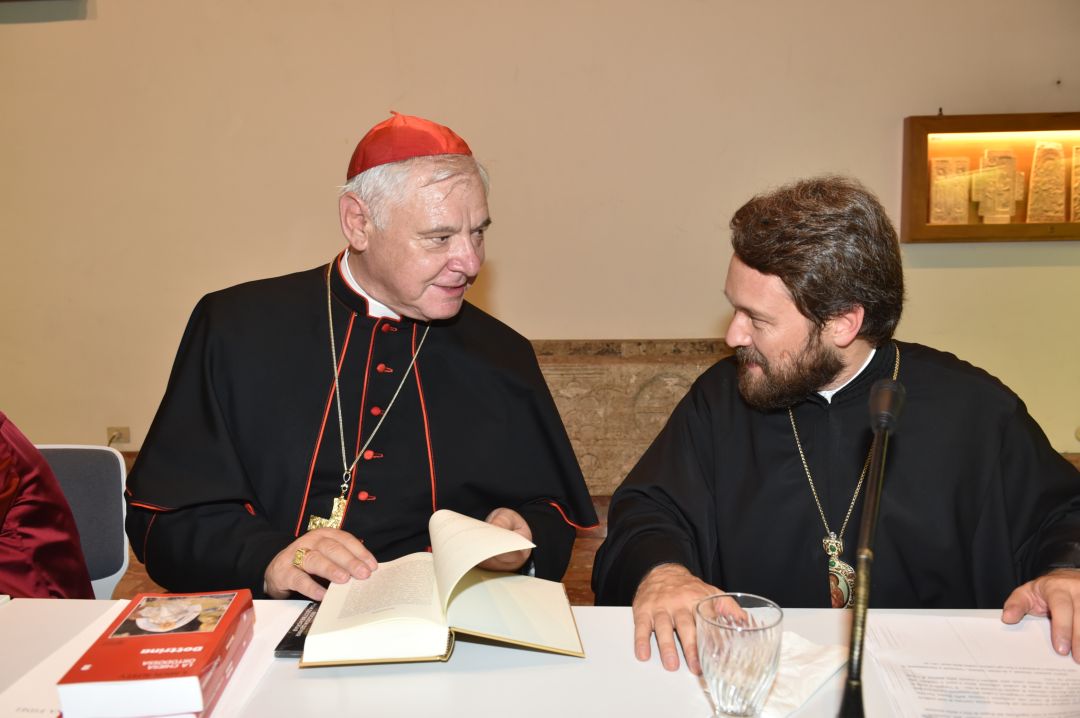 Un momento della presentazione del libro. A destra, il Metropolita Hilarion insieme al cardinale Gerhard Müller 