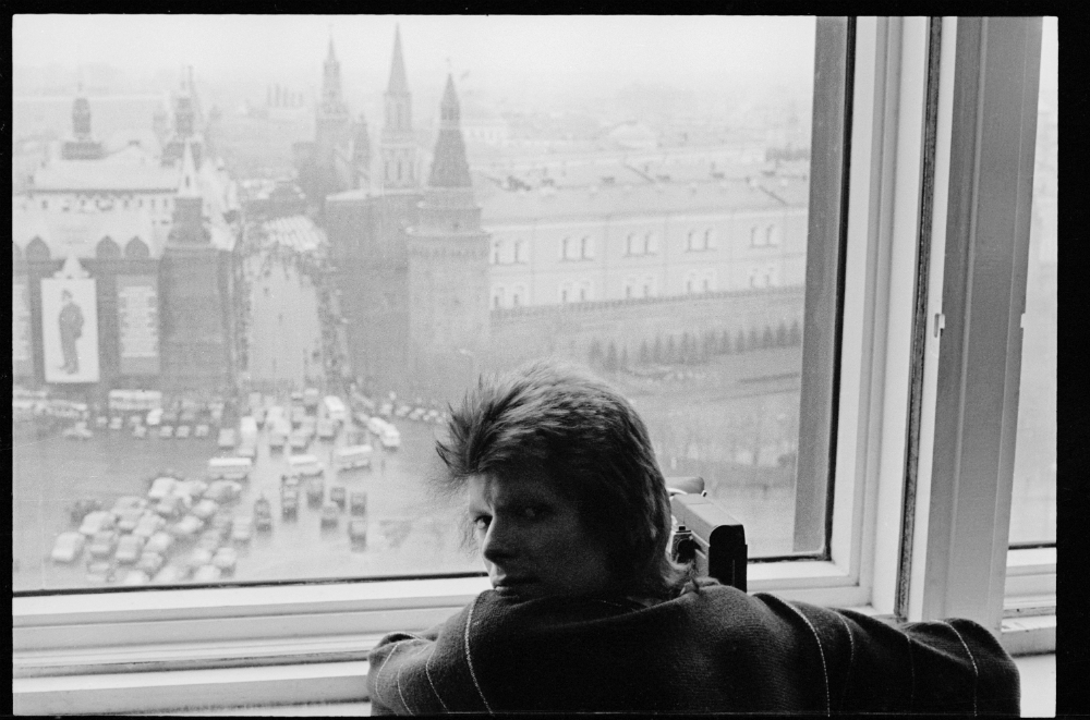 Da questi documenti risulta che il cantante effettivamente attraversò in treno la Russia nella primavera del 1973. In una sua lettera, Bowie aveva scritto: “La Siberia mi ha molto colpito. Per giorni e giorni abbiamo viaggiato in mezzo a foreste maestose, tra fiumi e vaste distese. Non avrei immaginato che al mondo esistessero ancora luoghi così integralmente pieni di una natura incontaminata”