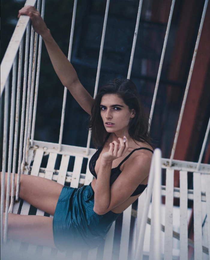 All’età di 15 anni ha partecipato alla sua prima sfilata all’estero e oggi calca spesso le passerelle di Milano e New York