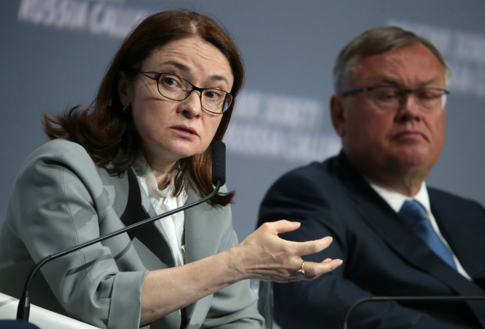 Elvira Nabyullina è considerata una delle donne più influenti del Paese. Dal 2013 è capo della Banca Centrale della Russia. In precedenza aveva ricoperto l'incarico di assistente del Presidente della Federazione Russa (2012-2013) e di ministro dello Sviluppo Economico (2007-2012)