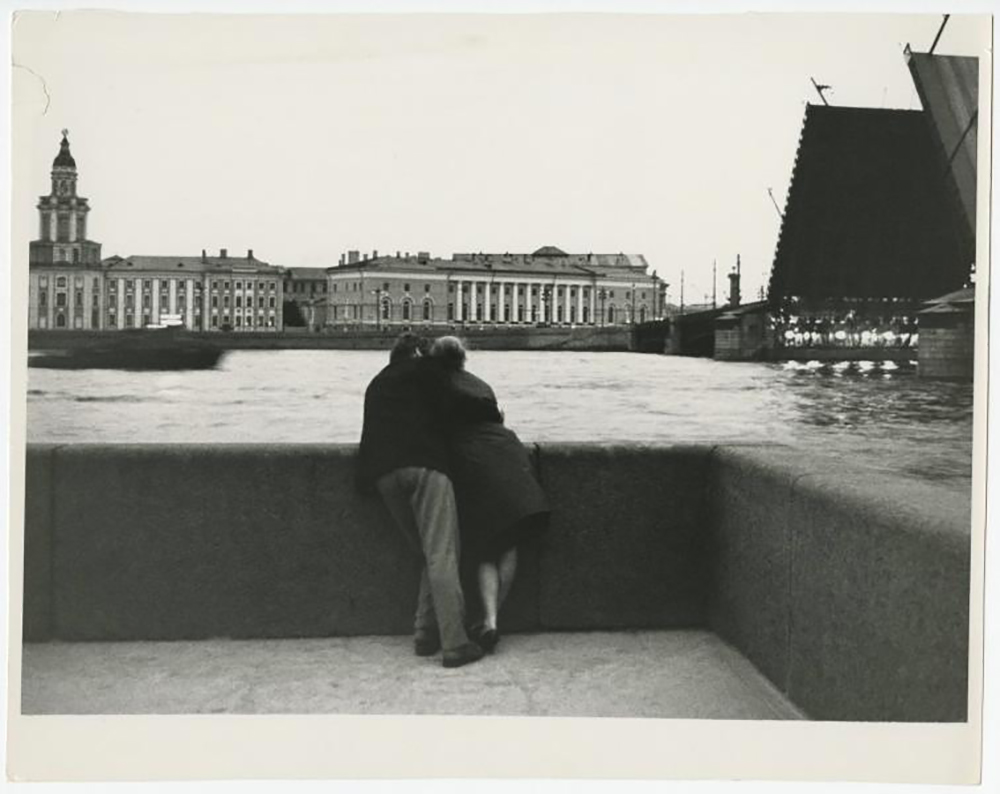 Sulle rive della Neva, San Pietroburgo, 1965 