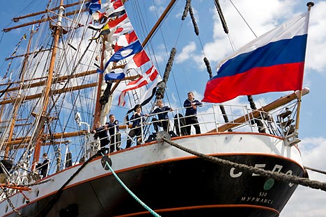 帆船「セドフ」号が5月20日、14ヶ月にわたる初の世界周航のためサンクトペテルブルクを出港する＝Alamy / Legion Media撮影