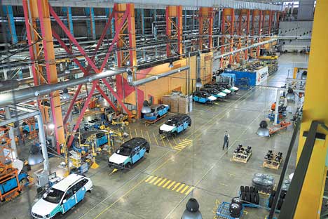ウラジオストクで操業を開始したソラーズ社の自動車工場 ＝タス通信撮影