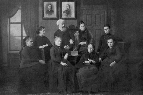 １８７８年の今日、サンクトペテルブルクに、ロシア初の女子大学である「ベストゥージェフ女学院」が開校した。