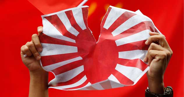 日本の店、レストラン、会社を破壊する大規模な反日デモは、中国で1週間続けられている。=AP撮影