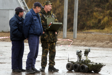 セルゲイ・ショイグ国防相は、兵士の代わりに、ロボットをロシア軍に導入する決定を行った　＝タス通信撮影