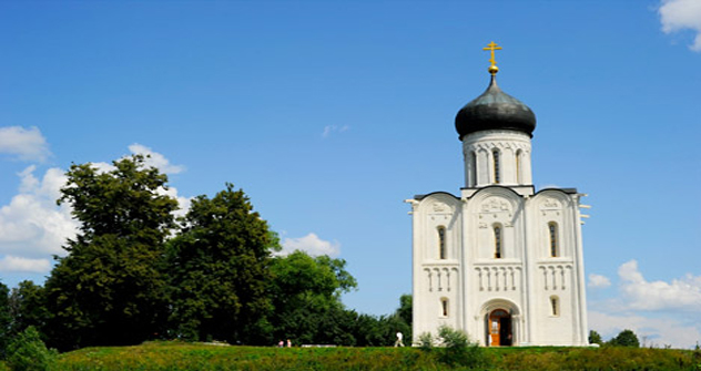 ネルリ河畔の生神女庇護聖堂　＝ロシア通信撮影