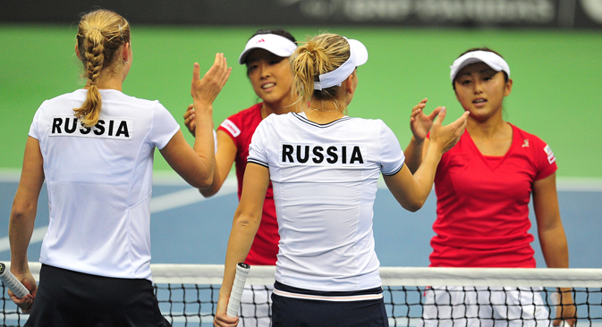 ベスニナとマカロワは見事な戦いぶりを見せ、対戦相手の森田と土居美咲に隙を与えなかった　＝ロシア通信撮影