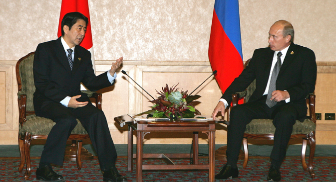 2007年、APEC首脳会議の際、安倍首相とプーチン大統領との日露首脳会談が行われた　＝AP通信撮影