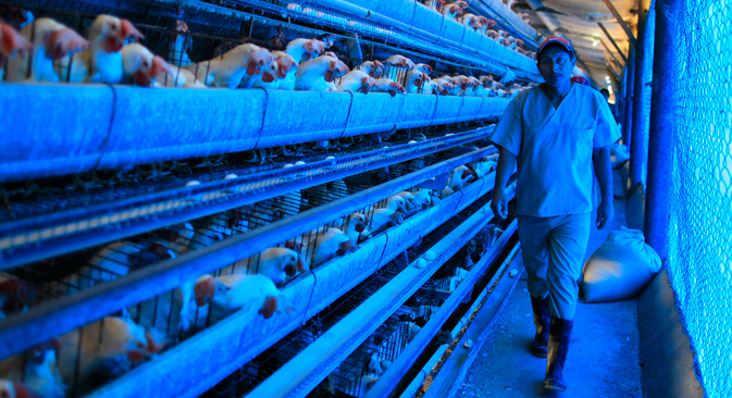 中国政府は感染拡大防止のために、市場を閉鎖し、検疫を行い、鶏肉を流通から外すなどの徹底した措置をとっているものの、感染は収まっていない。＝ロイター通信撮影
