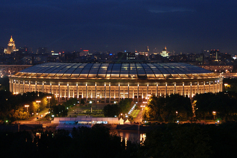 ルジニキ・スタジアムの夜景　写真提供：Daniel Kruczynski / flickr.com