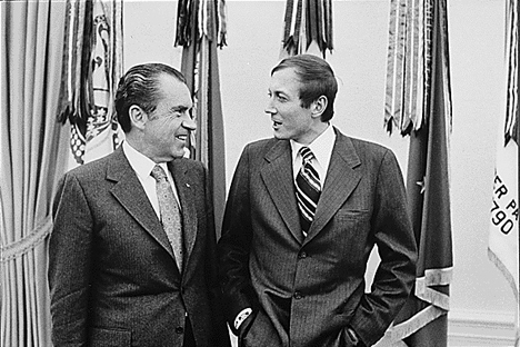 エフゲニー・エフトゥシェンコ氏（右）とアメリカの第37代大統領 リチャード・ニクソン氏　写真提供：wikipedia.org