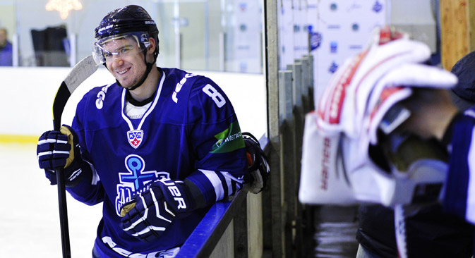 ウラジオストクの新しいアイスホッケー・チーム「アドミラル」は9月6日、コンチネンタル・ホッケー・リーグ（KHL）で初めての試合を行った　＝タス通信撮影