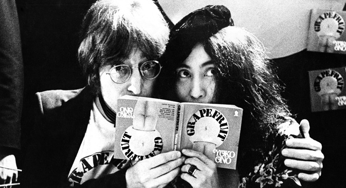 リュミエール兄弟写真センターでは、オランダの“ロック写真家”、Gijsbert Hanekrootの写真の展示会が開催される。この写真家は、70年代に活躍していたスーパー・スターたちをほとんどすべて撮影している。写真：オノ・ヨーコとジョン・レノン、1971年＝Press Photo