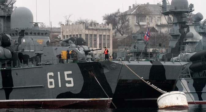 ロシア連邦国防省のセルゲイ・ショイグ大臣は、今回の緊急即応態勢を調査する抜き打ち軍事演習が、ウクライナ情勢とは無関係であるとの声明を発表した＝ロイター通信撮影