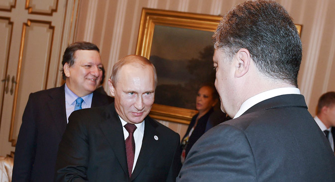 プーチン大統領は17日、訪問先のイタリア・ミラノでウクライナのペトロ・ポロシェンコ大統領と会談。＝ロイター通信