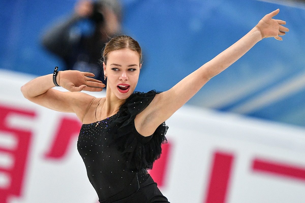 　2016年世界選手権銅メダリストのポゴリラヤは、ラジオノワをはるかに追い越した。第3戦ロシア大会では総合215.1点で、20ポイント差をつけた。第6戦日本大会では、総合210.8点を獲得した。\ ロシア大会でポゴリラヤが演技