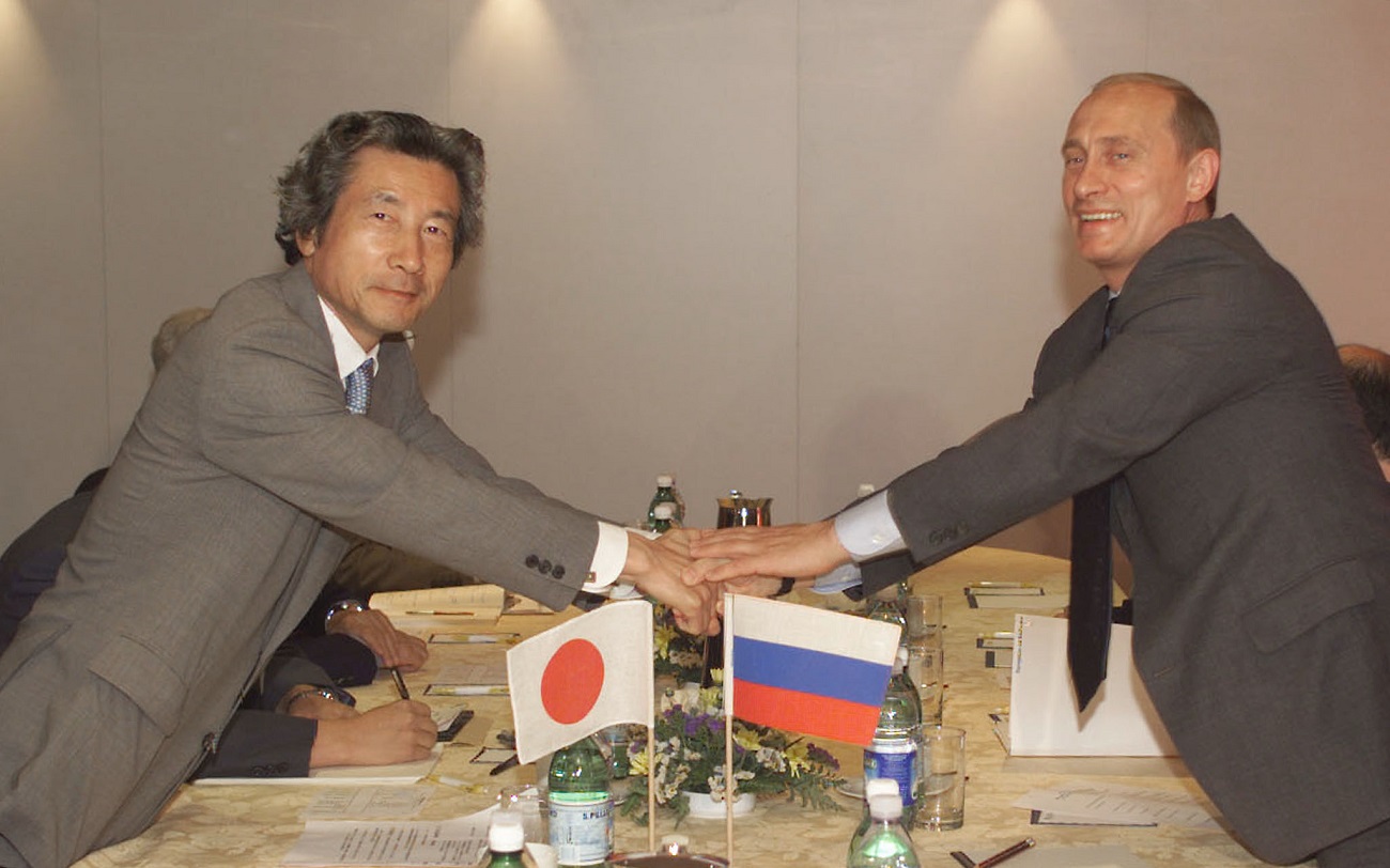 　2001年4月に首相に就任した小泉純一郎氏、6月のG8ジェノヴァ・サミットでプーチン大統領と初会談