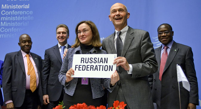 러시아의 WTO 가입 행사에 참석한 엘비라 나비울리나 당시 러시아 경제발전부 장관과 파스칼 라미 WTO 사무총장의 모습. (사진제공=AFP Eastnews)