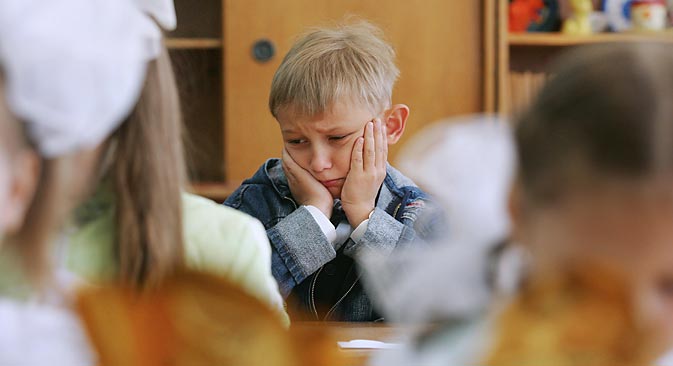 러시아에서 9월 1일은 아이들이 입학하는 날이다. 첫날 사이좋게 지내라는 ‘미르(평화) 수업’을 듣지만 학급은 곧 ‘서열 정하기’ 정글로 변한다. (사진제공=이타르타스)