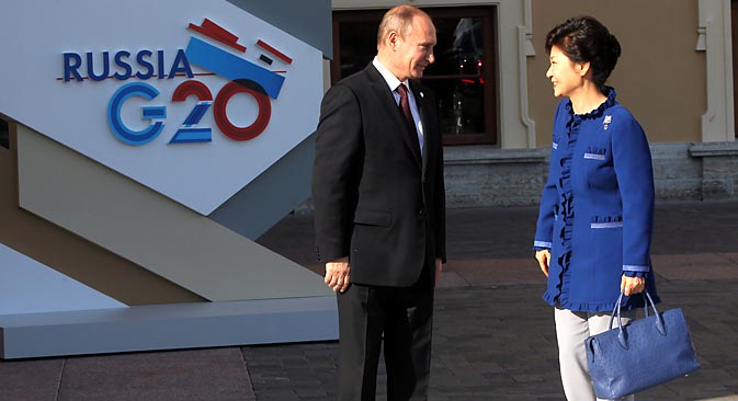 G20 개막식장에서 박근혜 대통령을 맞이한 푸틴 대통령. (사진제공=콘스탄틴 자브라진/로시스카야 가제타)