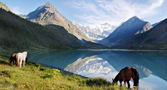 세계 문화유산에 등재된 알타이 산맥의 텔레츠코예 호수. 가장 깊은 곳은 325m나 된다. (사진제공=Shutterstock)