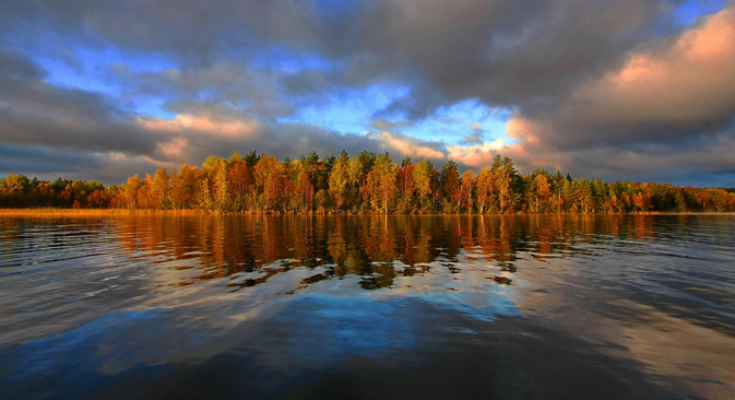 라도가 호수 위의 석양 (사진제공=Shutterstock)